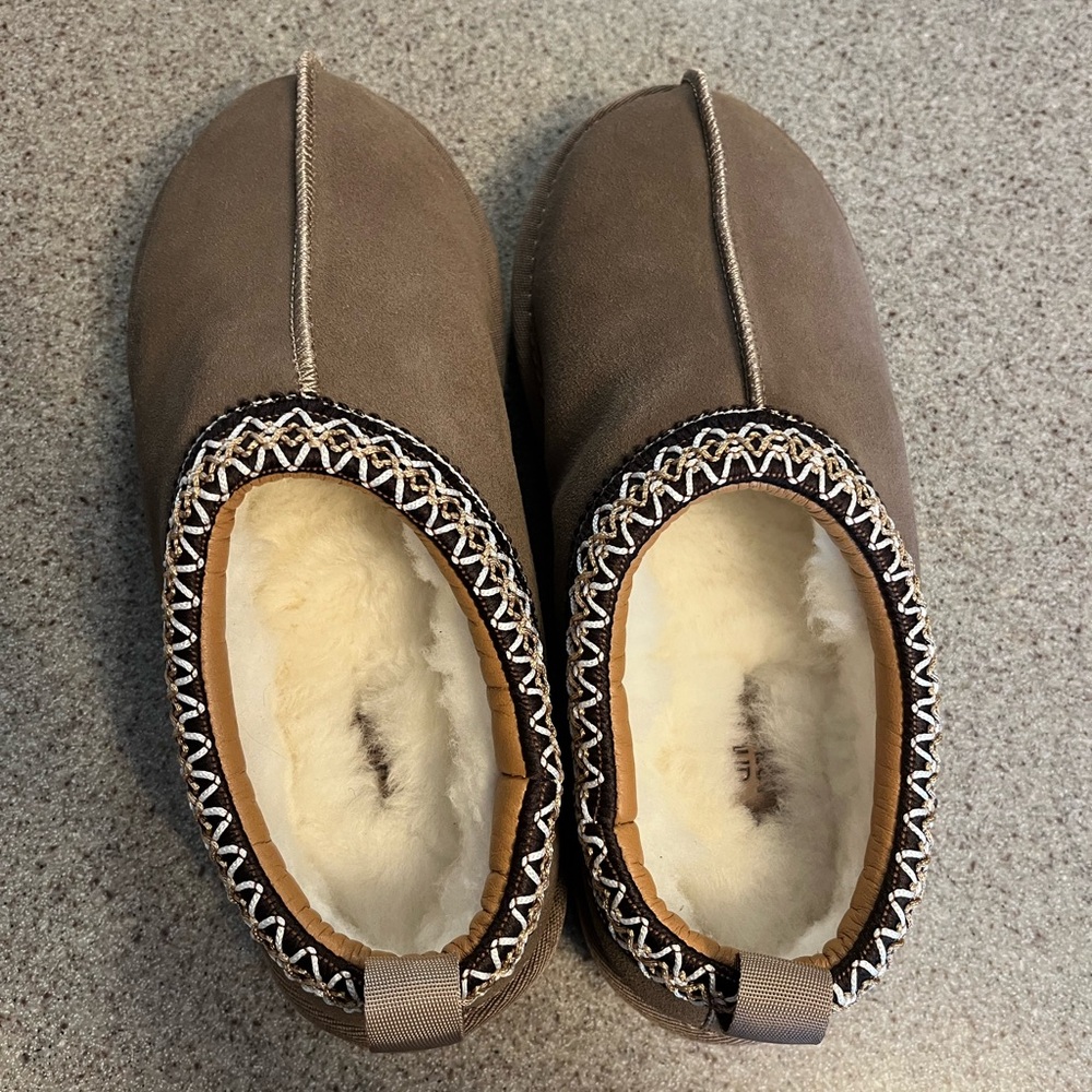 Sold Shearling Slippers in taupe size 8.5